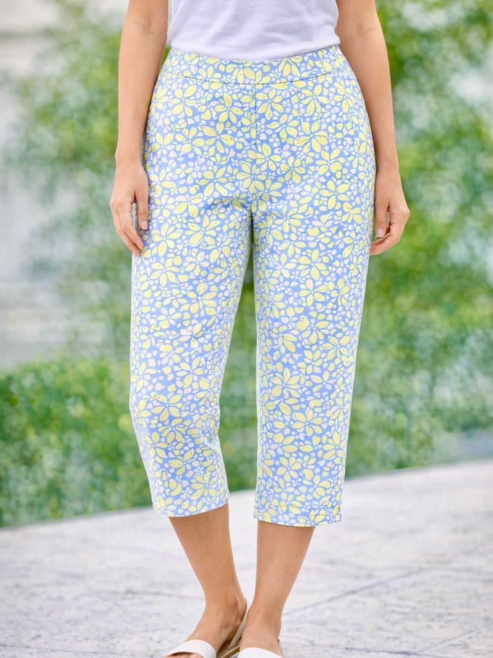 🌿 Liz Claiborne Lizsport Capris 🌼 | Size 8 | Leaf & Floral Print | Like New